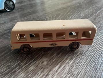 Houten speelgoed bus beschikbaar voor biedingen