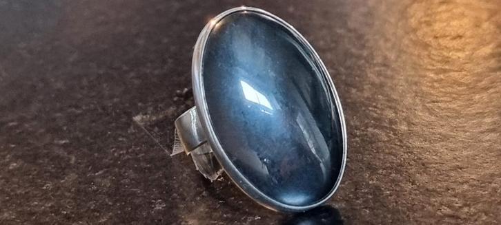 Zilveren vintage ring met hematiet, Sieraden, Tassen en Uiterlijk, Ringen, Zo goed als nieuw, Dame, 17 tot 18, Zilver, Zilver