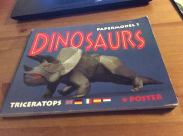 Papieren model Dinosaurs Triceratops. in boekvorm beschikbaar voor biedingen