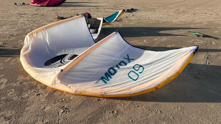 Cabrinha Moto X Design Works Kite 9 meter aluula, Watersport en Boten, Kitesurfen, Zo goed als nieuw, Kite, 9 m², Geen board, Ophalen of Verzenden