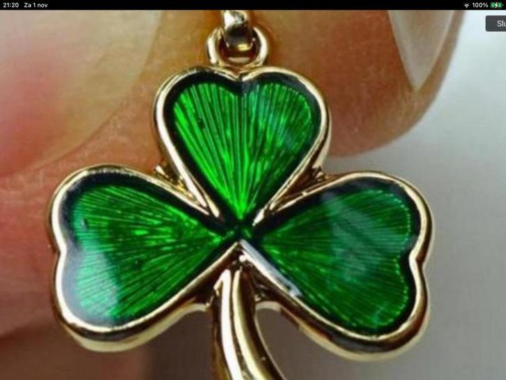 Vintage Kettinghanger klaver blad klavertje Emaillen GP goud, Sieraden, Tassen en Uiterlijk, Kettinghangers, Zo goed als nieuw
