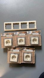 Berker stopcontact, Doe-het-zelf en Verbouw, Ophalen, Nieuw, Stopcontact