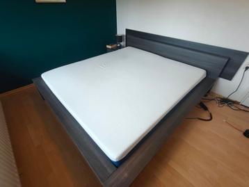 Bed ombouw 180x200cm met verlichting in hoofdbord 