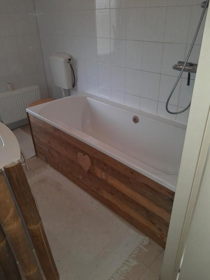 Mooie Badkuip met Houten Omranding, Huis en Inrichting, Badkamer | Badkamermeubels, Gebruikt, Overige typen, Minder dan 100 cm