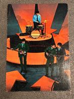 Ansichtkaart - The Beatles (kleur on stage), Verzenden, Nieuw, Foto of Kaart