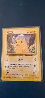 Pikachu Base Set - Zeldzame Pokémon kaart, Hobby en Vrije tijd, Verzamelkaartspellen | Pokémon, Ophalen of Verzenden, Gebruikt