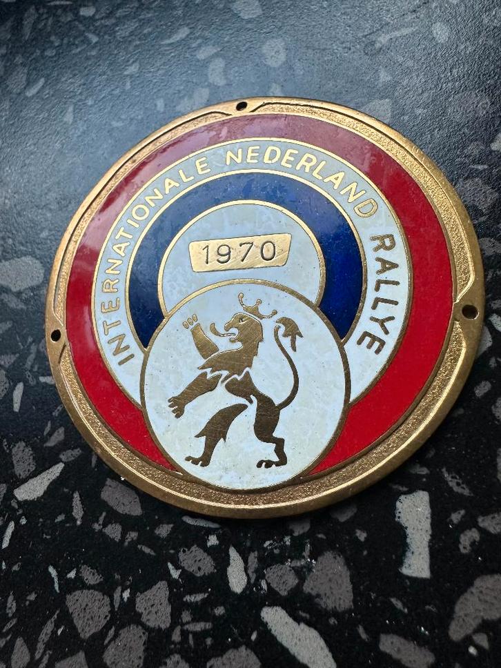 Emaille Internat. Nederland Rallye badge. Voor Uw Oldtimer., Verzamelen, Merken en Reclamevoorwerpen, Gebruikt, Gebruiksvoorwerp