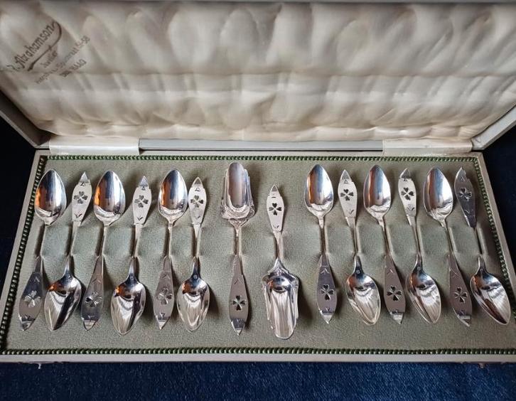 12 Zilveren thee/koffielepels thee en suikerschep, Antiek en Kunst, Antiek | Goud en Zilver, Zilver, Ophalen of Verzenden