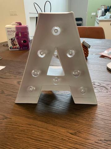 Decoratieve Letter A met Lichtjes beschikbaar voor biedingen