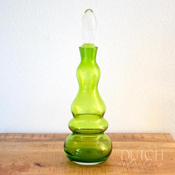 Groene Glazen Lange Karaf Met Transparante Stopper beschikbaar voor biedingen