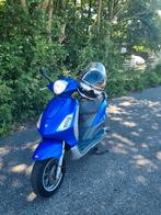 Zeer Nette Scooter van Piaggio C44, Fietsen en Brommers, Scooters | Piaggio, Ophalen, Zo goed als nieuw, Fly, Benzine