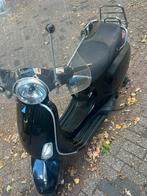 Zwarte Vespa Piaggio, Fietsen en Brommers, Scooters | Vespa, Ophalen, Gebruikt, 49 cc, Benzine