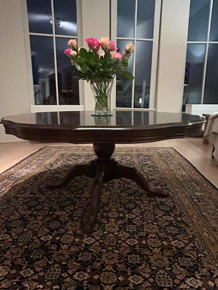 Klassieke ronde salontafel met wortelnoten fineer, Huis en Inrichting, Tafels | Eettafels, Gebruikt, 100 tot 150 cm, Vier personen