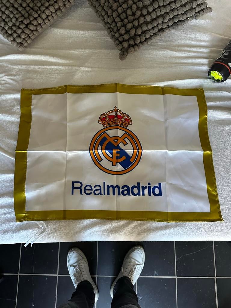 Real Madrid vlag - Nieuw!, Verzamelen, Sportartikelen en Voetbal, Ophalen of Verzenden, Nieuw
