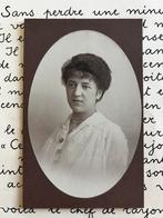 Oude foto op karton - Dame, Verzamelen, Foto's en Prenten, Gebruikt, Foto, Ophalen of Verzenden, Voor 1940
