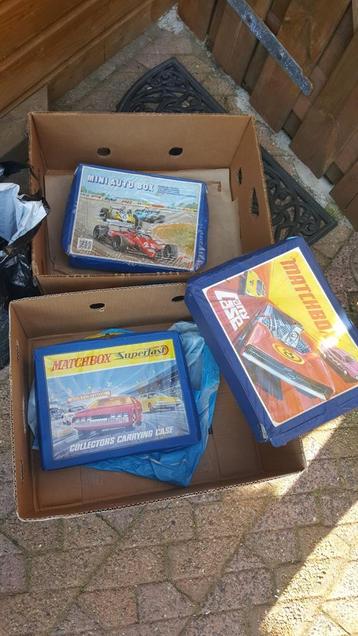 Partij auto's in matchbox koffers en los. beschikbaar voor biedingen