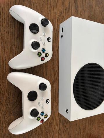  Xbox Series S + 2 Controllers beschikbaar voor biedingen