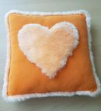 Leuk oranje sierkussen ( met hart), Ophalen, Zo goed als nieuw, Kleed of Kussen