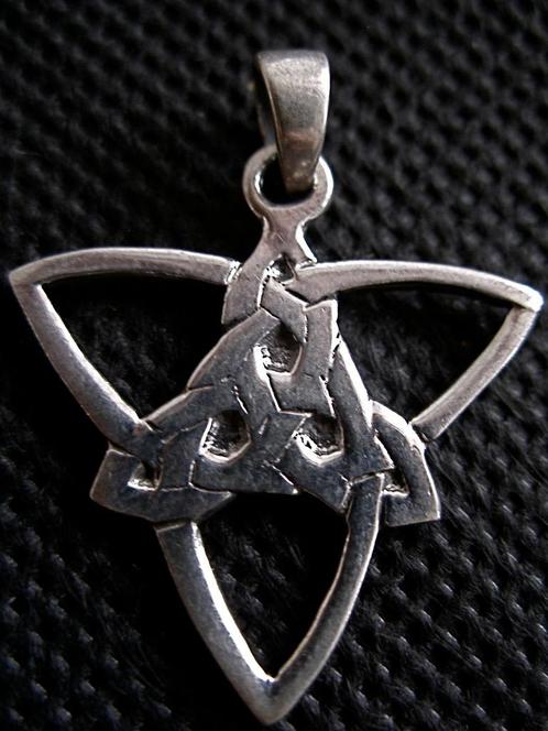 Zilveren 925 zilver kettinghanger keltische knoop driehoek, Sieraden, Tassen en Uiterlijk, Kettinghangers, Nieuw, Zilver, Zilver