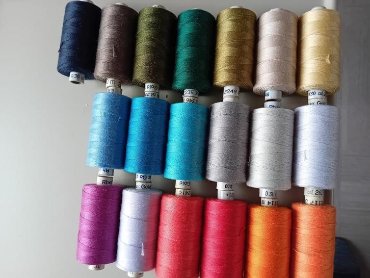 19 klossen van 300 mtr. Naaigaren- dikte 30, Hobby en Vrije tijd, Naaien en Fournituren, Nieuw, Garen of Naald(en), Ophalen of Verzenden