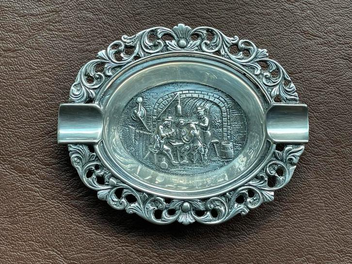 Klein verzilverd asbakje reliëf, Antiek en Kunst, Antiek | Goud en Zilver, Zilver, Ophalen of Verzenden