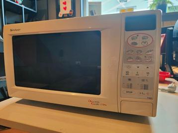Nette Sharp Combi Magnetron R-852. Display niet goed! beschikbaar voor biedingen