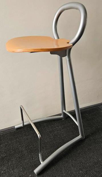 Vier design krukken 75cm beschikbaar voor biedingen