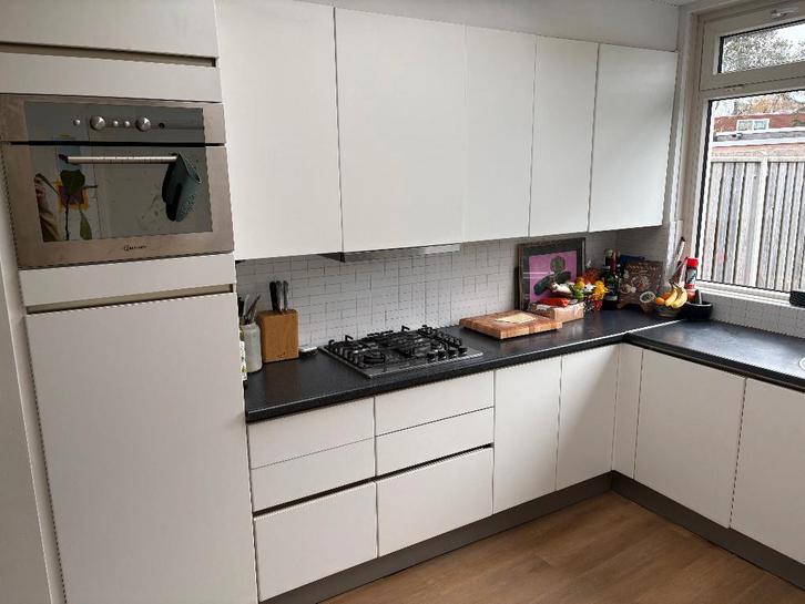 Keuken (gebruikt), Huis en Inrichting, Keuken | Complete keukens, Gebruikt, Hoekkeuken, Wit, Overige materialen, Greeploos, Ophalen