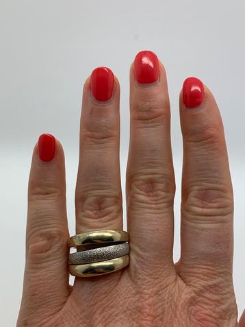 V223 Prachtige zilveren bicolor Trinity ring maat 19 beschikbaar voor biedingen