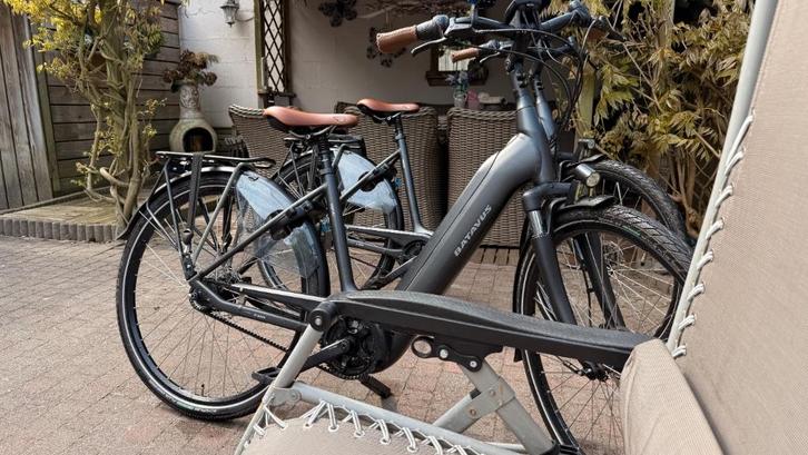 Set damesfietsen: Batavus Finez E-bike N8 Exclusief met riem, Fietsen en Brommers, Elektrische fietsen, Zo goed als nieuw, Batavus