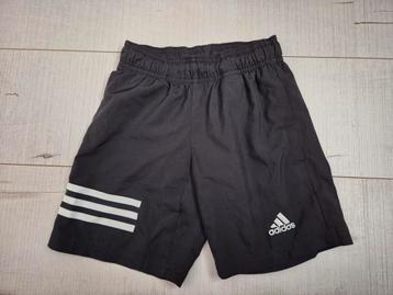 Zwart sportbroekje mt 128 (Adidas/ als NIEUW) beschikbaar voor biedingen