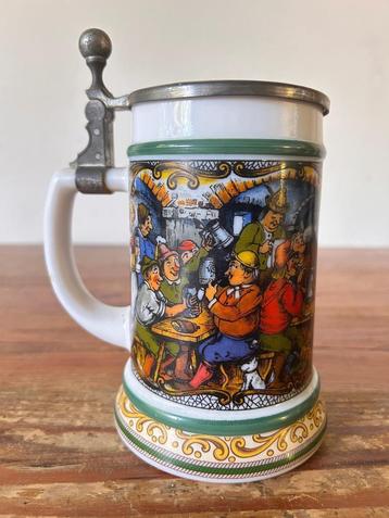 Bierpul - porselein met een tinnen deksel beschikbaar voor biedingen