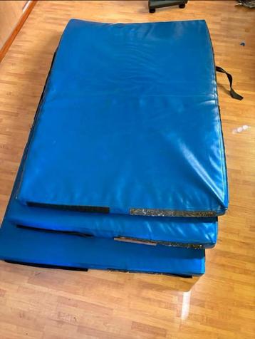 Gym matten beschikbaar voor biedingen