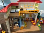 Playmobil vakantiehuis + speeltuin + zwembad + paardenstal, Ophalen of Verzenden, Zo goed als nieuw