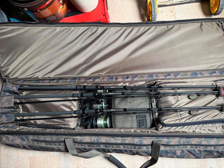 Jrc rova set met 3 jrc rova hengels 9ft en Shimano 4500b, Watersport en Boten, Hengelsport | Karpervissen, Zo goed als nieuw, Complete set