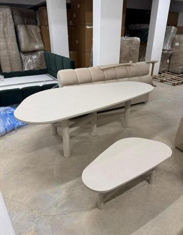 Organische Zandkleur – Salontafel & Eettafel met Beton Ciré beschikbaar voor biedingen