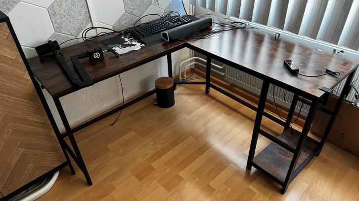 Hoekbureau met metalen frame, Huis en Inrichting, Bureaus, Gebruikt, Bureau, In hoogte verstelbaar, Ophalen