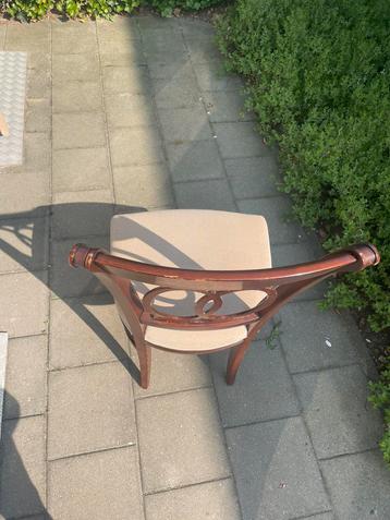 4 mooie stoelen klein beetje gebruiks sporen  beschikbaar voor biedingen
