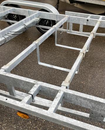beugels staal voor aan aanhanger beschikbaar voor biedingen