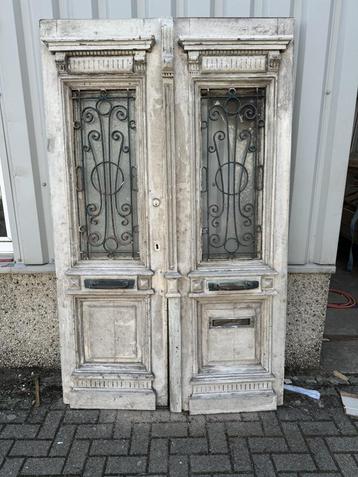 Prachtige antieke eiken dubbele voordeur beschikbaar voor biedingen