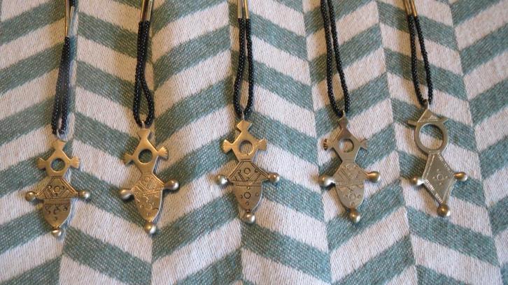 zilver, 5 stuks Toeareg ketting, collier amulet, p/p/stuk, Sieraden, Tassen en Uiterlijk, Kettingen, Nieuw, Zilver, Zilver, Met hanger