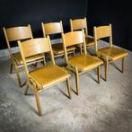 240 Stuks – Grote Partij Mid-Century Stapelstoelen Stoelen, Huis en Inrichting, Vijf, Zes of meer stoelen, Gebruikt, Vintage, Bruin