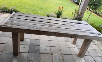 Eikenhouten tafel beschikbaar voor biedingen