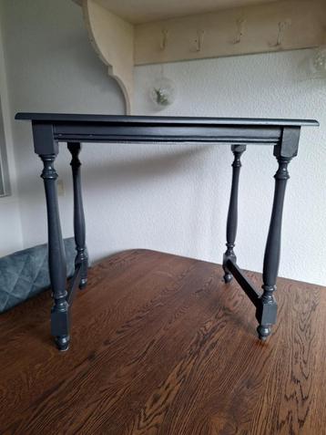 Plantentafel / bijzettafel beschikbaar voor biedingen
