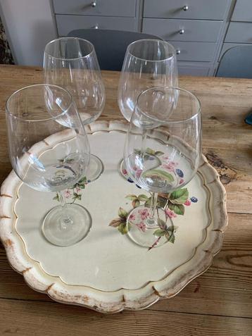 Set van 4 grote wijnglazen – elegant en tijdloos beschikbaar voor biedingen