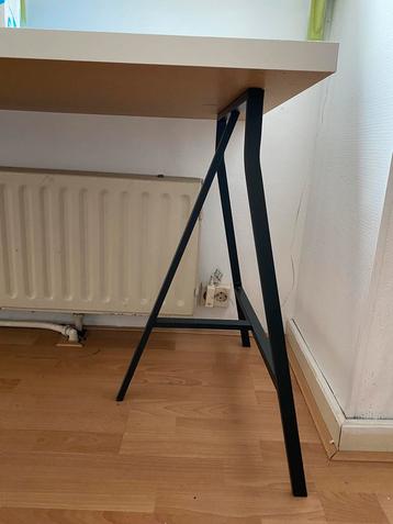 Bureau poten donker grijs beschikbaar voor biedingen