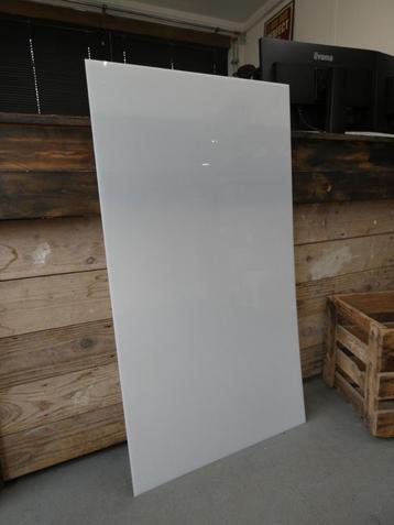 Plexiglas opaal (110 cm x 59,5 cm x 3 mm) beschikbaar voor biedingen