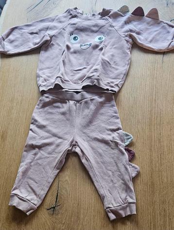 Pakjes H&M babymeisje maat 80 draak beschikbaar voor biedingen