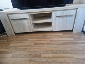 Tv-meubel met opbergruimte beschikbaar voor biedingen