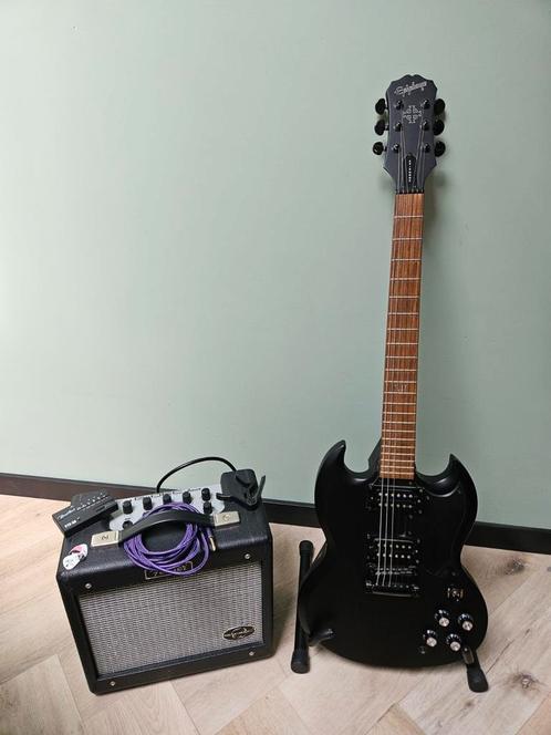 Epiphone G400 Gothic XII incl Fender g dec Jr en accessoires, Muziek en Instrumenten, Snaarinstrumenten | Gitaren | Elektrisch